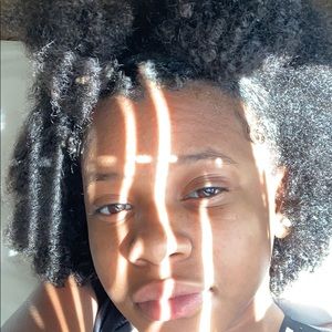 Meet your Posher, Yasmine